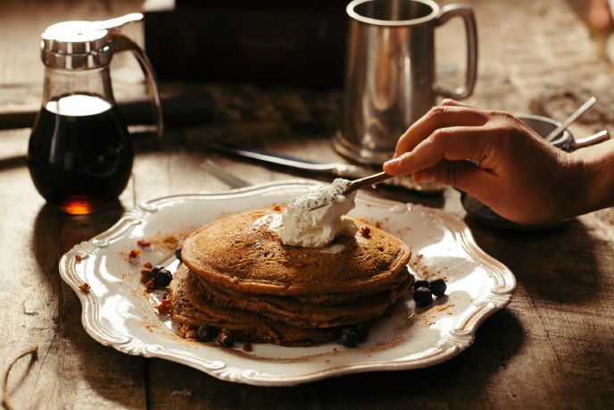 Tiramisu pancakes with whipped cream